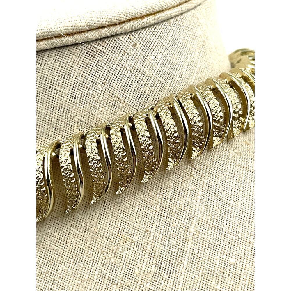 VTG Kramer Gold Tone Bib Necklace‎ Signed MCM Textured Statement 15" - Picture 7 of 12